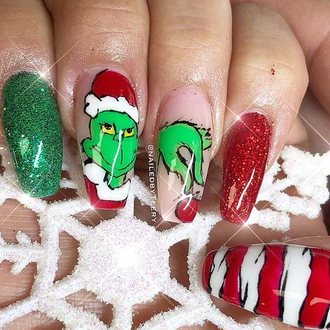 The Grinch Christmas nails Grinch Nails, Festive Nail Designs, Natural Nail Art, Gel Paint, December Nails, Red Christmas Nails, Mission Control, Sns Nails, Winter Nails Acrylic