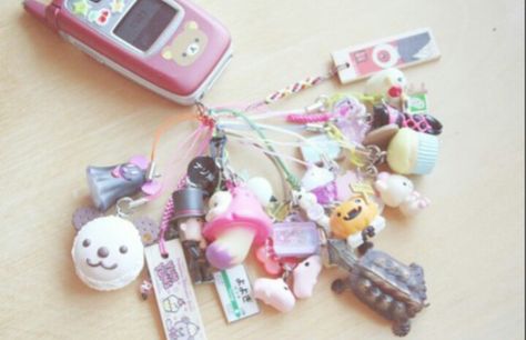 Charms J Names, Phone Charms, Flip Phones, Cute Keychain, Cute Little Things, Rilakkuma, Cute Charms, Manado, Phone Charm