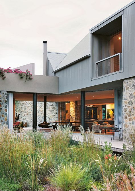 The house seems to float in the grassland garden abutting the nature reserve. Glenn Murcutt, Modern Terrace, Stellenbosch South Africa, South African Homes, Pond House, Wild Garden, Contemporary Farmhouse, Private House, Stone Walls