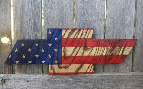 Wood Flag Diy, American Flag Diy, American Flag Wall Decor, American Flag Painting, American Flag Wall Art, Flag Wall Decor, American Flag Art, Rustic Flags, Rustic American Flag