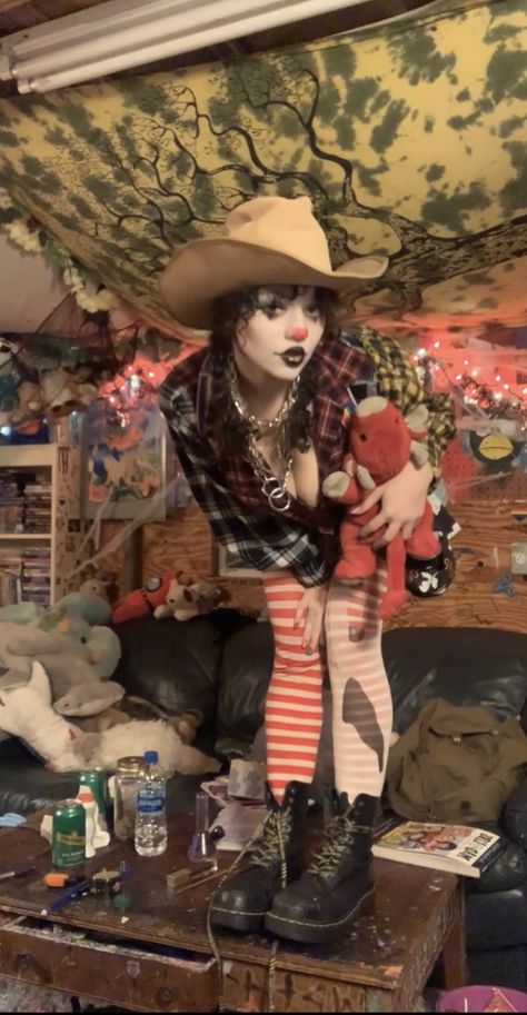 Rat In Clown Costume, Jester Halloween Costumes Female, Rodeo Clown Outfit, Female Rodeo Clown, Cowboy Clown Costume, Clowncore Costume, Modern Clown Outfit, Grunge Clown Outfit, Tiktok Halloween Costume