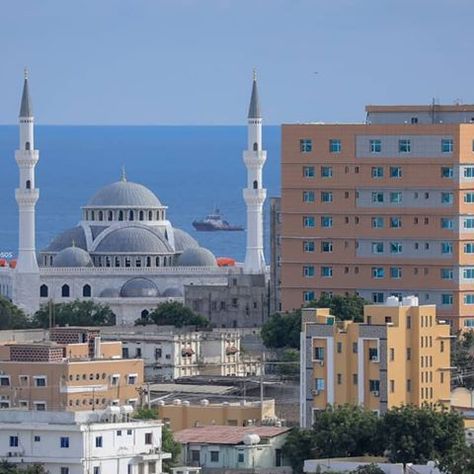 Mogadishu, Banaadir, Somalia. #Somalia Somali Architecture, Somalia Aesthetic, Somalia Mogadishu, Vintage Somalia, Doha Skyline, Journalism Job, Mogadishu Somalia, Somali Culture, Peacock Pictures