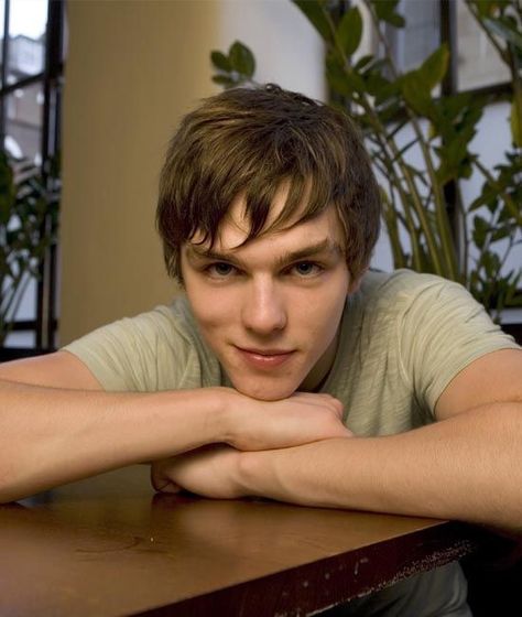 Nicholas Hoult Skins, Daniel Desario, School Canteen, Warm Bodies, Skins Characters, Skins Uk, Nicholas Hoult, Funny Animal Quotes, Perfect People