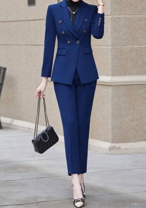 women double breasted two piece suit If do you have a diffrent body shape so you can send your own measurment we will customized for you. https://www.instagram.com/couture_8949/ Formal Suits For Women, Women Suits Wedding, Dark Blue Suit, Pant Suits For Women, Womens Suits Business, Suit For Women, Pantsuits For Women, Women Office, Pants Suit