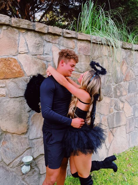 Angels Couple Costume, Angel Couples Costume, Dark Angel Couple Costume, Devil And Angel Costume Couple, Devils Couple Costume, Impreza Tematyczna, Every Women Should Read, Fallen Angel Halloween, Fallen Angel Costume