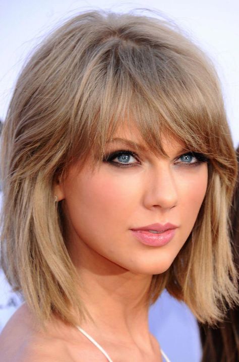 Medium Bob Haircut #mediumbobhaircut Taylor Swift Haircut, Face Hairstyles, Medium Bob Haircut, Best Bob Haircuts, Oval Face Haircuts, Oval Face Hairstyles, Square Face, Hair With Bangs, Layered Bob