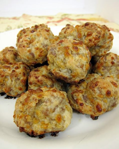 Cream cheese saugage balls  1 lb hot sausage; 8 oz cream cheese; 1.25 cups Bisquick; 4 oz cheddar cheese  Form1" balls,bake 20-25min @ 400* Sausage Ball, Cream Cheese Sausage Balls, Boursin Cheese, Sausage Balls, Plain Chicken, Chocolate Chocolate, Football Food, Party Food Appetizers, Croquettes