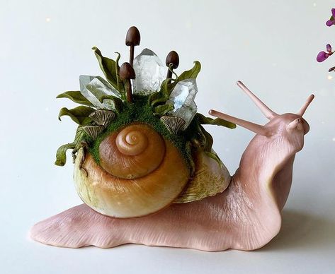 Snail Sculpture Ideas, Snail Clay Art, Snail Clay Sculpture, Polymer Clay Slug, Clay Snails Sculpture, Polymer Clay Snails, Snail Shell Crafts, Polymer Clay Bugs, Clay Slug