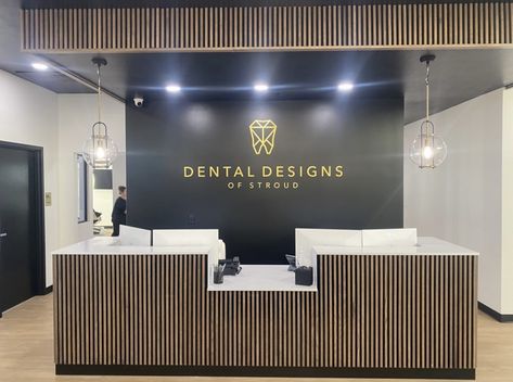 Corporate Reception Area, Dental Clinic Reception Desk, Small Office Reception Area Waiting Rooms Interior Design, Front Desk Design Receptions, Modern Office Design Business, Welcome Center Ideas, Lobby Design Ideas, Corporate Lobby, Office Lobby Design