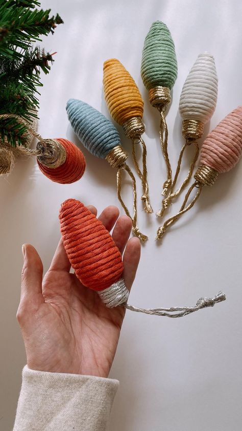 Wrapped Yarn Ornaments, Holiday Macrame Ideas, Macrame Holiday Ornaments, Diy Yarn Ball Ornaments, Macrame Selling Ideas, I Cord Christmas Ornaments, Yarn Wrapped Christmas Ornaments, Lace Ornaments Diy, Diy Ornaments For Gifts