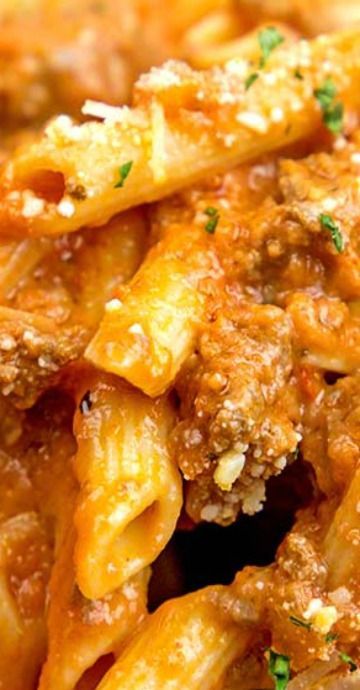 Vodka Sauce Pasta Recipe, Vodka Penne Pasta, Sloppy Joe Pasta, Ground Turkey Pasta, Ground Beef Pasta Recipes, Vodka Sauce Recipe, Vodka Sauce Pasta, Beef Pasta Recipes, Pasta Skillet