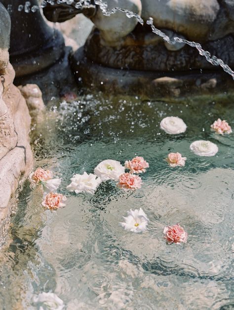 Ocean Flowers Aesthetic, Fountain Wedding Decor, Flowers In Fountain, Floating Flowers Wedding, Flowers Floating In Water, Flowers In The Water, Fountain Aesthetic, Fountain Flowers, Princesses Aesthetic