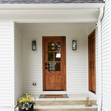 When it comes to decorating your home, the entryway is the first impression your visitors will get. Creating an inviting and cozy atmosphere can be a difficult task, and often times we are at a loss of where to start. If you live in the city of Chicago and are looking to update your entryway with a classic farmhouse style, you're in luck! In this article, we have compiled 15 farmhouse entryway design ideas from local professionals that will help transform your space! Farmhouse Entrance, Entryway Design Ideas, Farmhouse Entry, Entryway Design, Farmhouse Entryway, Hallway Wall, Entry Way Design, Entrance Design, Inviting Home