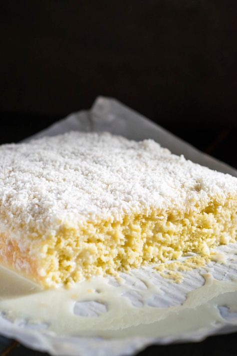 Brazilian Sweets, Brazilian Desserts, Coconut Cake Recipe, Easy Smoothie Recipes, Pumpkin Spice Cupcakes, Healthy Snacks Easy, Coconut Cake, Piece Of Cake, Let Them Eat Cake