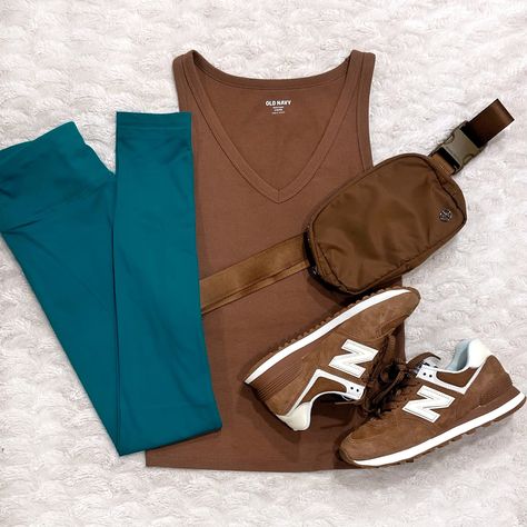 Soft Autumn Outfit Inspo: Athleisure/Activewear. Brown retro New Balance sneakers. Shop this look on LTK New Balance 574 Brown Outfit, New Balance 574 Brown, Retro New Balance, Soft Autumn Palette, Autumn Outfit Inspo, Autumn Palette, Soft Autumn, Balance Sneakers, Brown Outfit