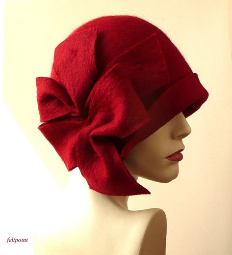 Vintage Felt Cloche Hat For Winter, Elegant Red Cloche Hat For Winter, Elegant Fitted Red Felt Hat, Fitted Red Wool Hat, Vintage Red Brimmed Felt Hat, Elegant Red Brimmed Felt Hat, Elegant Red Top Hat For Winter, Elegant Red Mini Hat For Winter, Vintage Red Felt Hat With Short Brim