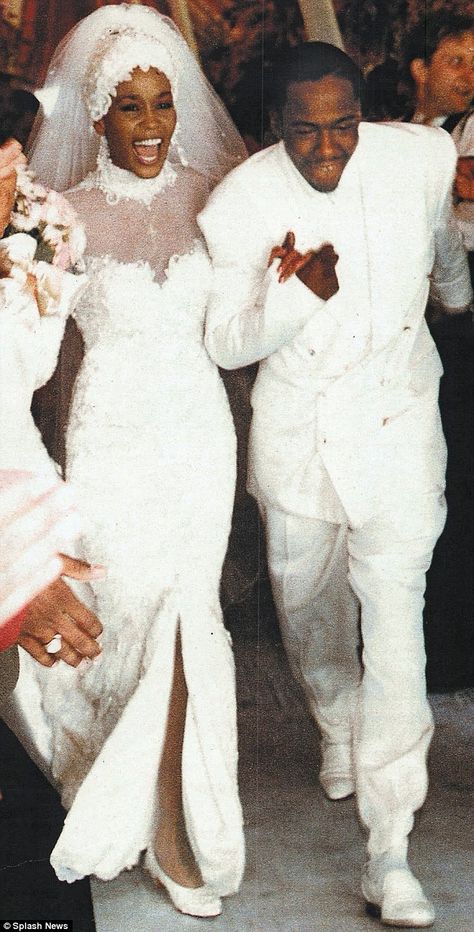 Whitney Houston wedding dress and Bobbi Brown - tying to knot on July 18, 1992. Whitney Houston Wedding, Freddie Jackson, Tommy Mottola, Whitney Houston Pictures, Celebrity Wedding Photos, Patti Labelle, Natalie Cole, Celebrity Bride, Celebrity Wedding Dresses