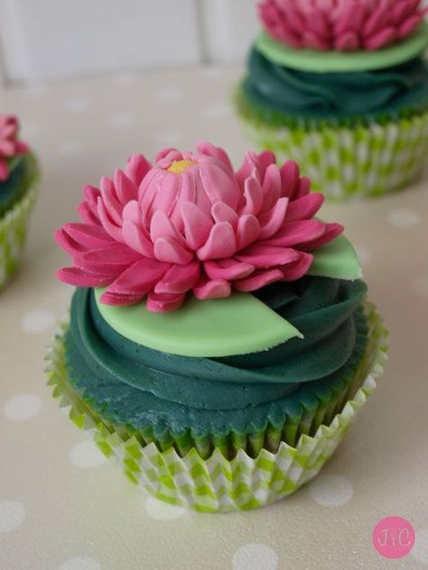 lotus cupcakes | via esther besnier Percy Jackson Birthday, Percy Jackson Party, Cupcakes Flores, Sweet 16 Themes, Wedding Anniversary Cakes, Cupcake Wars, Flower Cupcakes, Pretty Birthday Cakes, Sweet 15