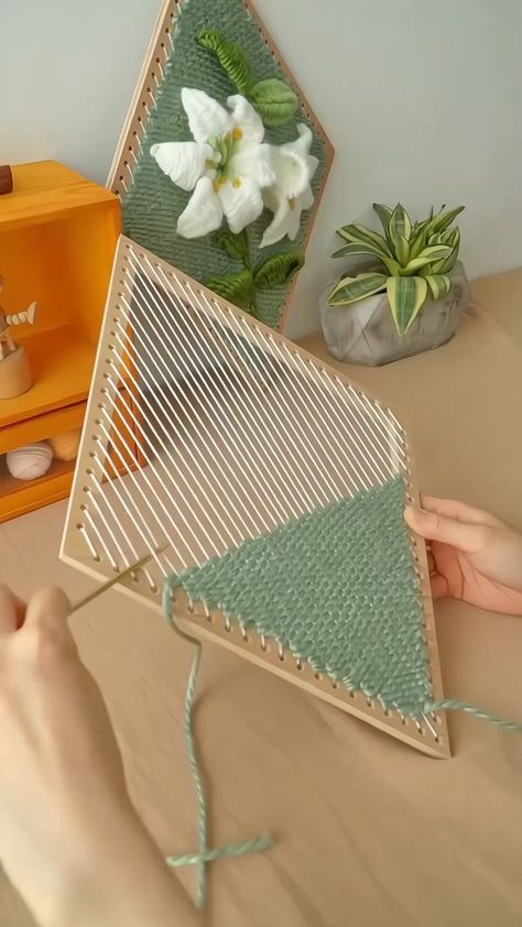 فن النسيج, Weaving Loom Diy, Weaving Loom Projects, Boho Crafts Diy, Ball Of Yarn, Diy Embroidery Designs, Diy Yarn Crafts, Sewing Crafts Tutorials, Rope Crafts Diy