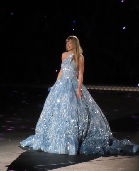 2023 Taylor Swift, Instagram Taylor Swift, Blonde Cat, Taylor Swift Speak Now, Elsa Dress, Swift Tour, Taylor Swift Cute, Taylor Swift The Eras Tour, Taylor Swift Red