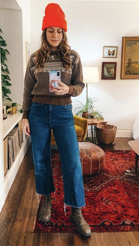 Pnw Fashion Winter, How To Style Blundstones With Jeans, Granola Christmas Outfit, Fall Outfits 2023 Grunge, Pnw Clothing Style, Crunchy Mom Style, Granola Jeans Outfit, Midsize Rainy Day Outfit, Mid Size Granola Fashion