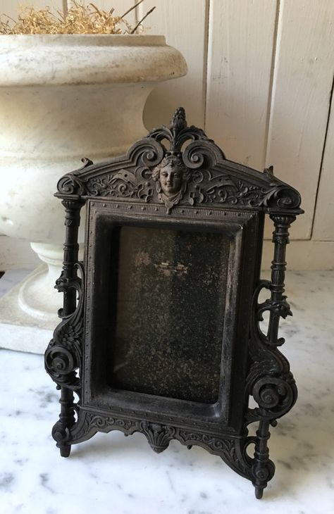 Antique Antique Frames Vintage, Victorian Frames Vintage, 1800s Design, Unique Frames, Victorian Frame, Antique Picture Frames, Antique Frame, Gothic Furniture, Dark Home Decor