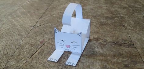 Aujourd'hui je vous propose une idée simple pour faire découvrir aux enfants comment faire un chat en papier facile. Il ne vous faut que du papier, des ciseaux et de la colle (et une imprimante pour imprimer le modèle). Cette activité manuelle de chat en papier facile peut être proposé aux ... Origami Box Instructions, Origami Wedding Invitations, Origami Turtle, Origami Swan, Origami Wedding, Boat Drawing, Origami Heart, Floating Charms, Origami Easy