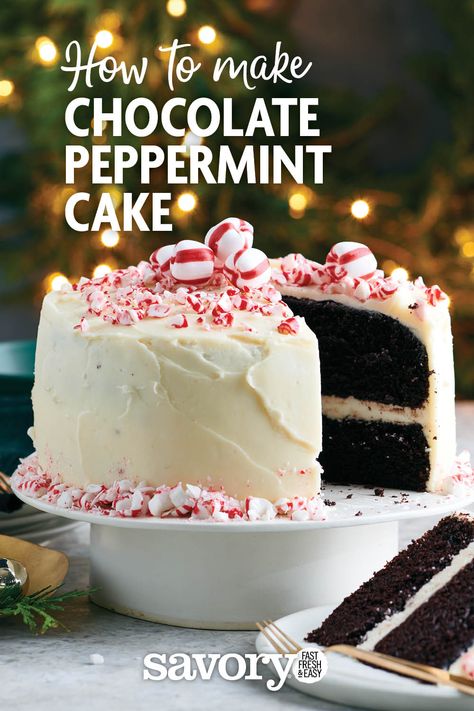 Chocolate Cake With Peppermint Frosting, White Chocolate Christmas Cake, Christmas Desserts For A Crowd Parties, Christmas Dessert Cakes, Christmas Cake Flavor Ideas, Festive Desserts Christmas, Christmas Cake Desserts, Old Fashioned Cakes, Peppermint Cake Recipe