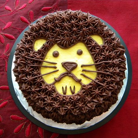 Lion Birthday Cake, Chocolate Banana Cupcakes, Blondie Cake, Lion Cake, Thematic Cake, Lion Birthday, Rosette Cake, Banana Cupcakes, Chocolate Sponge Cake