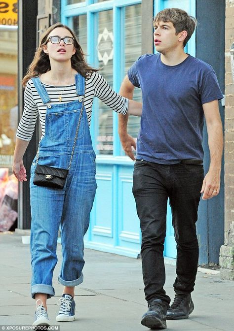 Cute: Keira wore denim dungarees with Converse trainers on their day out Denim Dungarees Outfit, Dungarees Outfit, Keira Knightley Style, How To Wear Loafers, How To Wear Makeup, How To Wear Vans, Look Winter, Handbags Chanel, Styling Outfits