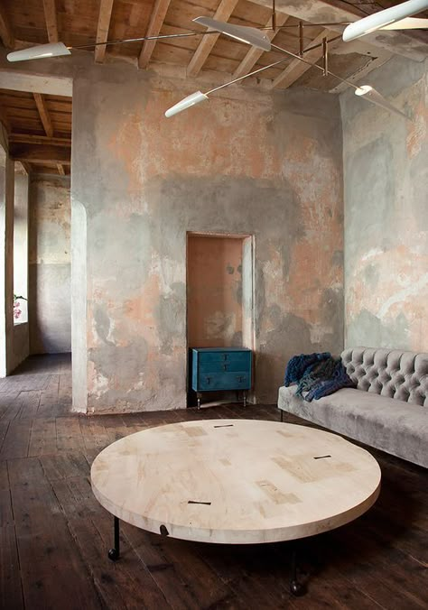 Distressed Walls, Amazing Spaces, Rustic Interiors, My New Room, Round Table, 인테리어 디자인, Wabi Sabi, Interior Spaces, Interior Inspiration