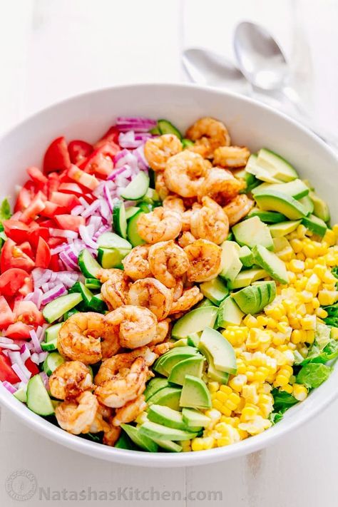 *added more spices - chili powder, cumin, onion powder, garlic powder, cayene*    We could live off this shrimp avocado salad. This shrimp salad is crazy good and loaded with avocado, cucumbers, tomatoes & sweet corn. Light lemon dressing Shrimp Avocado Salad Recipe, Summer Shrimp Recipes, Summer Shrimp, Shrimp Avocado Salad, Shrimp Salad Recipes, Avocado Salad Recipes, Shrimp Avocado, Shrimp Recipes Easy, Yummy Salad Recipes