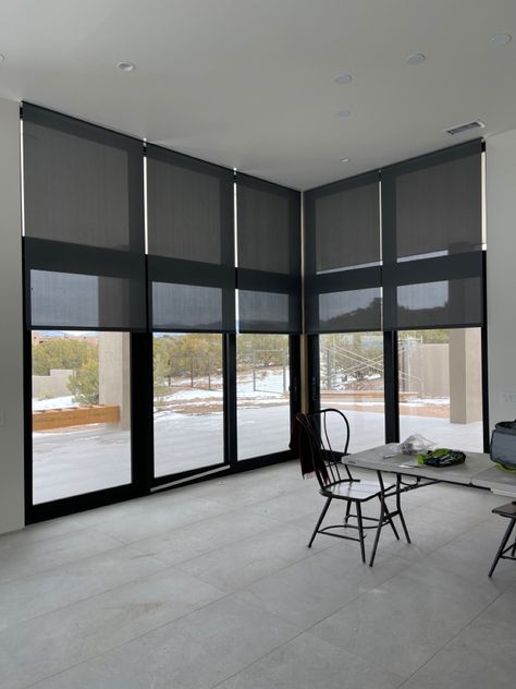 Cortinas Roller, Garage Studio, Living Room Blinds, Motorized Blinds, Blinds Design, Solar Shades, New Interior Design, Blinds For Windows, Roller Blinds