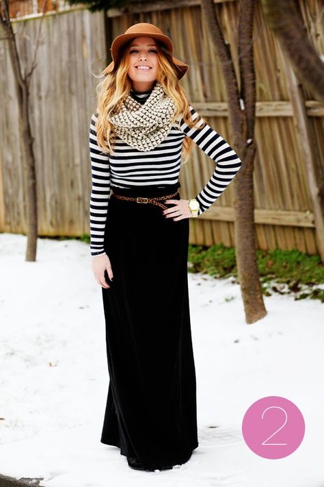 Black Maxi Skirt Outfit Winter, Maxi Skirt Outfit Winter, Mode Edgy, Winter Maxi Skirt Outfit, Black Maxi Skirt Outfit, Long Striped Skirts, Skirt Outfit Winter, Long Pink Skirt, Maxi Skirt Winter