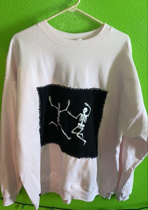 Paint Hoodie Diy, Painting Sweatshirts Diy, Hand Painted Sweatshirt Diy, Alt Hoodie Diy, Sweatshirt Painting, Painted Sweatshirt, Bleach Skeleton Hoodie Tutorial, Hoodie Upcycle, Paint Sweatshirt