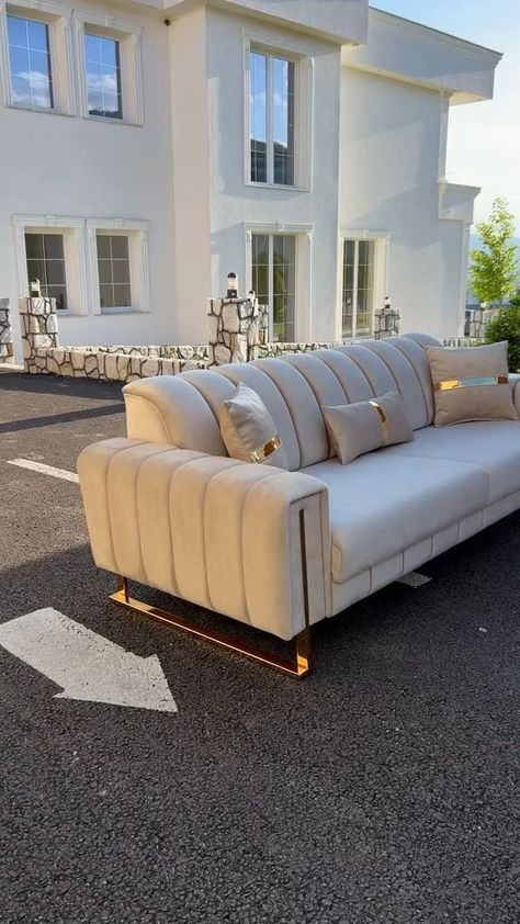 Sofa Design Luxury, Sofa Design Living Rooms Luxury, Bad Room Design, Modern Classic Living Room, Luxury Couch, Sofa Couch Design, Luxury Sofa Living Room, Latest Sofa Designs, Luxury Furniture Sofa