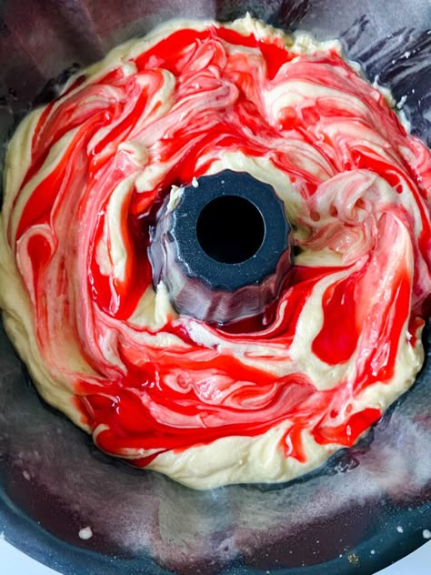 Strawberry Cheesecake Pound Cake, Strawberry Cream Cheese Pound Cake, Swirl Pound Cake, Cheese Pound Cake Recipe, Bunt Cake Recipe, Cream Cheese Bundt Cake, Homemade Pound Cake, Cream Cheese Pound Cake Recipe, Pound Cake Recipes Easy