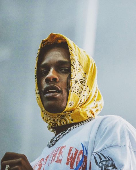 𝐓𝐡𝐞𝐁𝐥𝐮𝐫𝐫𝐲𝐓𝐡𝐨𝐮𝐠𝐡𝐭𝐬 on Instagram: “. #asaprocky #asapmob #freeasaprocky #babushkaboi #babushka” Bandana On Head, Asap Rock, Lord Pretty Flacko, Bandana Outfit, Pretty Flacko, Album Art Design, Afrocentric Art, Asap Rocky, Rap Aesthetic