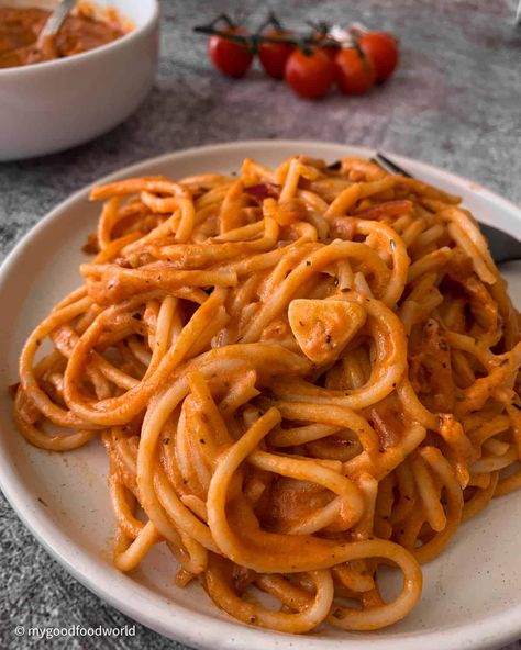 Cream Cheese Tomato Pasta Sauce:10 minute recipe Cheese Tomato Pasta, Cream Cheese Pasta Sauce, Cream Cheese Tomato, Pasta Sauce Recipes Tomato, Cream Cheese Pasta, Tomato Pasta Recipe, Creamy Pasta Sauce, Cheese Tomato, Marinara Sauce Homemade