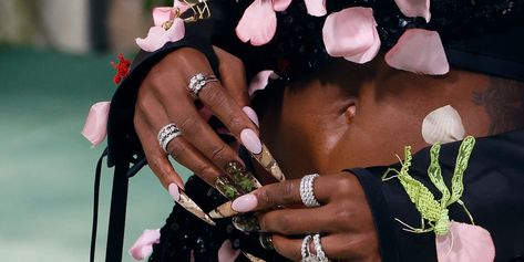 Celebrity Manicures, Fun Nail Colors, Celebrity Nails, Cynthia Erivo, Met Gala Red Carpet, Gel Nail Kit, Nail Care Tips, Diy Manicure, Chrome Nails