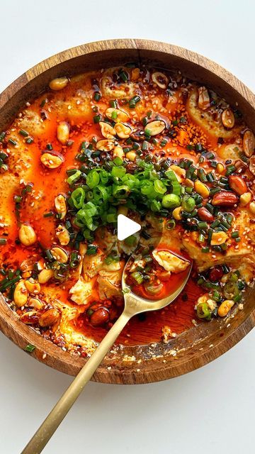 54K likes, 230 comments - myriadrecipes on July 10, 2024: "CHILI OIL STEAMED EGGS 🌶️😮‍💨 This Chinese Steamed Egg recipe will take you less than 20 mins to make and is one of the simplest yet satisfying meals you could cook! 🍚 Topped with sesame oil, soy sauce, chili oil, chives, and green onions, and served with sticky rice, I think you’re going to love it 💛 Full recipe in my bio or google search “Chinese steamed eggs myriad recipes” 🌿 This recipe isn’t in my new cookbook BUT if you l Chili Crunch, Ig Food, Quick Delicious Meals, Chili Crisp, Chinese Egg, White Sauce Recipes, Satisfying Meals, Savoury Snacks, Steamed Eggs