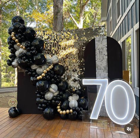 Black And Gold Party Decorations, Shimmer Wall Backdrop, Party Balloons Diy, Shimmer Wall, Gold Party Decorations, 1st Birthday Decorations, Glam Party, Birthday Balloon Decorations, Balloon Flowers