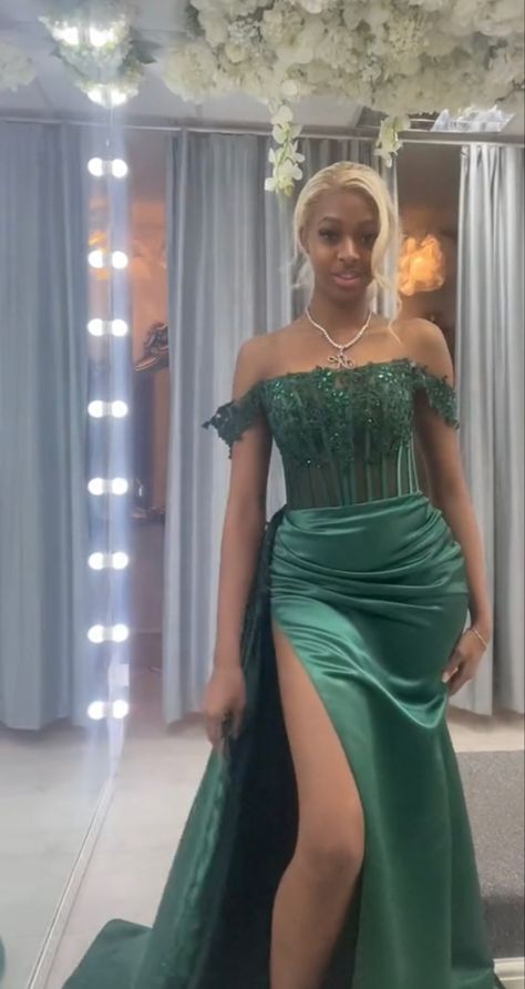 Emereld Green Prom Dress, Gold And Emerald Green Prom Dress, Green Dress For Sweet 16, Green African Prom Dress, Emerald Birthday Dress, Green Emerald Dress Prom, Emerald Green Dress Black Woman, Tiana Green Prom Dress, Green Dress For Birthday