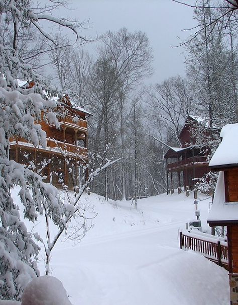 Winter Magic.. Gatlinburg, Tennessee, U.S Gatlinburg Tennessee Cabin Aesthetic, Gatlinburg Tennessee December, Gatlinburg Tennessee Pictures, Smokey Mountains Tennessee Aesthetic, Gatlinburg Photography, Tennessee In Winter, Gatlinburg Aesthetic, Gatlinburg Tennessee Aesthetic, Gatlinburg Tennessee Winter