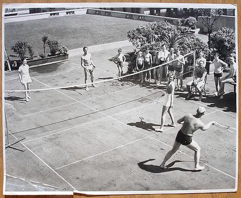 Old stuff, but still lovely (1936) Good Times Aesthetic, Badminton Fashion, History Of Badminton, Badminton Poster, Badminton Aesthetic, Badminton Outfit, Play Badminton, Badminton Games, Badminton Court