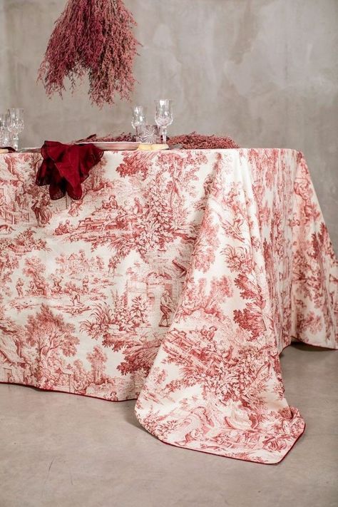 Chinese Porcelain Pattern, Christmas Dinner Table Settings, Red Toile, Toile Pattern, Christmas Dinner Table, French Table, בר מצווה, Beautiful Table Settings, Red Party