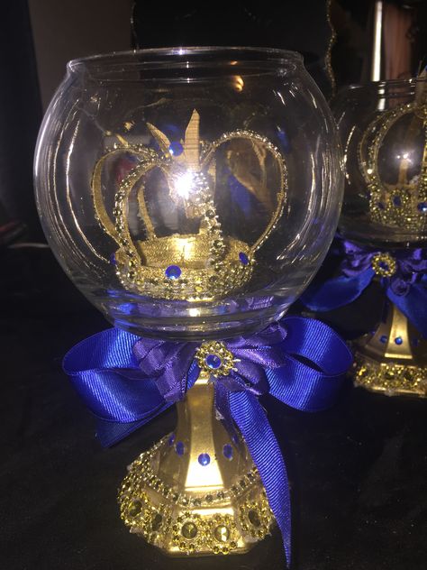 Dollar Tree Baby Shower Centerpieces Boy, King Centerpiece Ideas, Diy Crown Centerpiece Ideas, Royalty Centerpieces, Crown Centerpiece Ideas, Princess Centerpieces Diy, Babyshower Centerpieces, Royal Blue Centerpieces, Quince Centerpieces