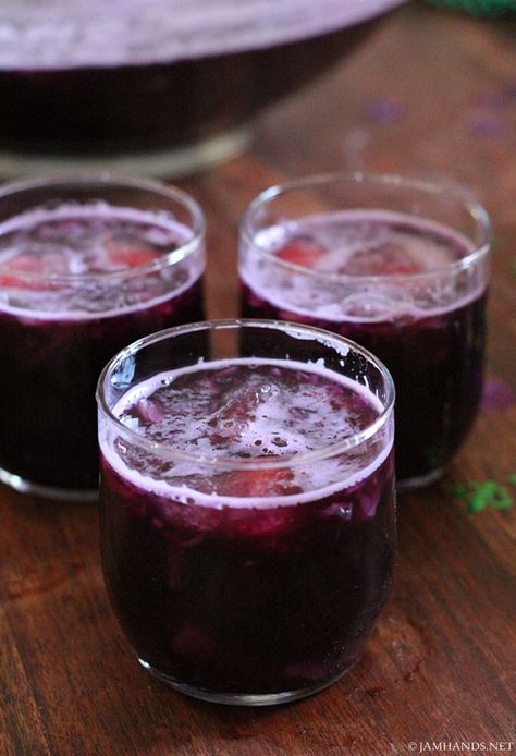 Grape & Ginger Ale "Chunky" Punch Purple Punch Recipes, Wedding Punch Recipes, Shrimp Dips, Ginger Ale Punch, Crawfish Pies, Welch Grape Juice, Grape Punch, Mardi Gras Party Food, Wedding Punch