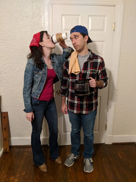 Lorelai Gilmore And Luke, Gilmore Girls Halloween Costume, Halloween Costume Couple, Best Diy Halloween Costumes, Couples Halloween Costumes, 90s Halloween Costumes, Unique Couple Halloween Costumes, Diy Couples Costumes, Costumes Funny