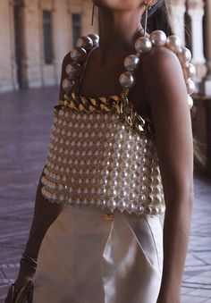 Pearl Top, Mode Inspiration, Coco Chanel, Fashion Details, Look Fashion, Passion For Fashion, Classy Outfits, Chic Outfits, Fashion Inspo Outfits